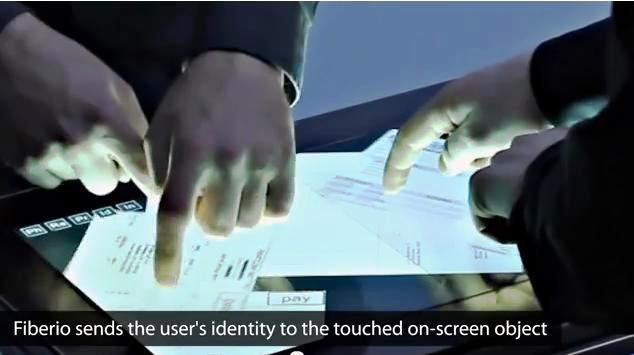 Fabrican la primera pantalla multi-táctil que reconoce huellas digitales