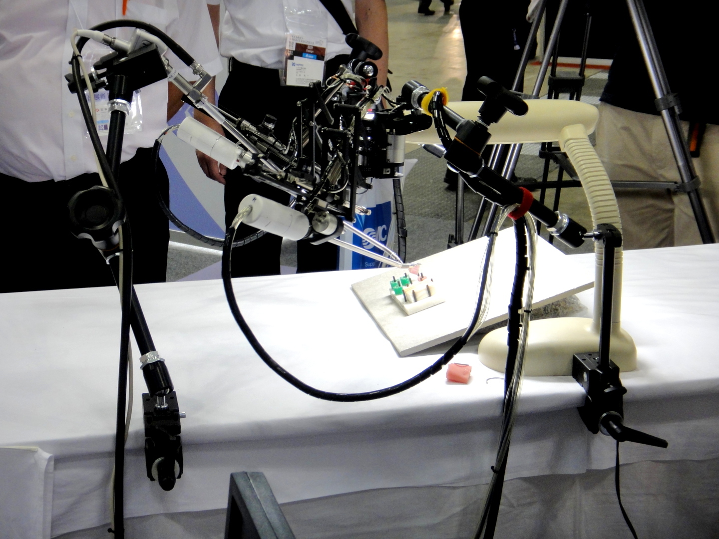 Robot cirujano compacto y funciona con aire