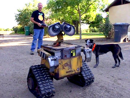 Construyen robot Wall-E a escala real