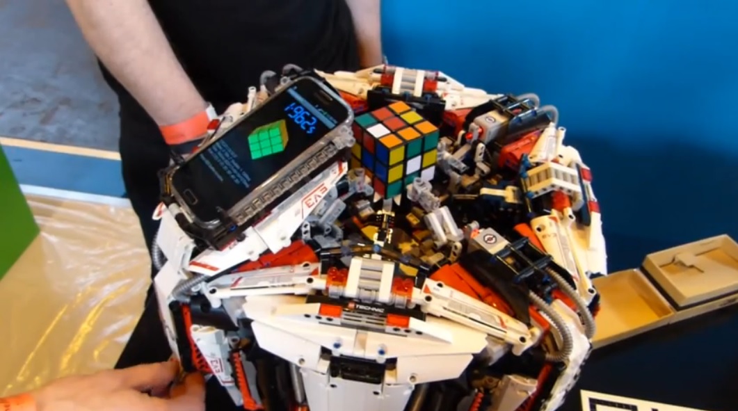 Robot intentará batir récord mundial para resolver cubo de Rubik