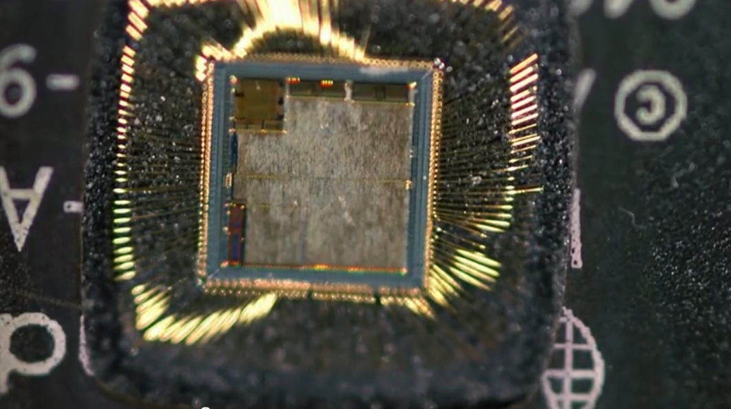 Un zoom al mundo microscópico de un chip de computador