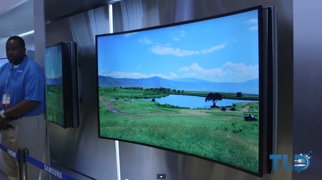 Samsung ofrecerá un TV UHD que se hace plano o curvo a voluntad del televidente