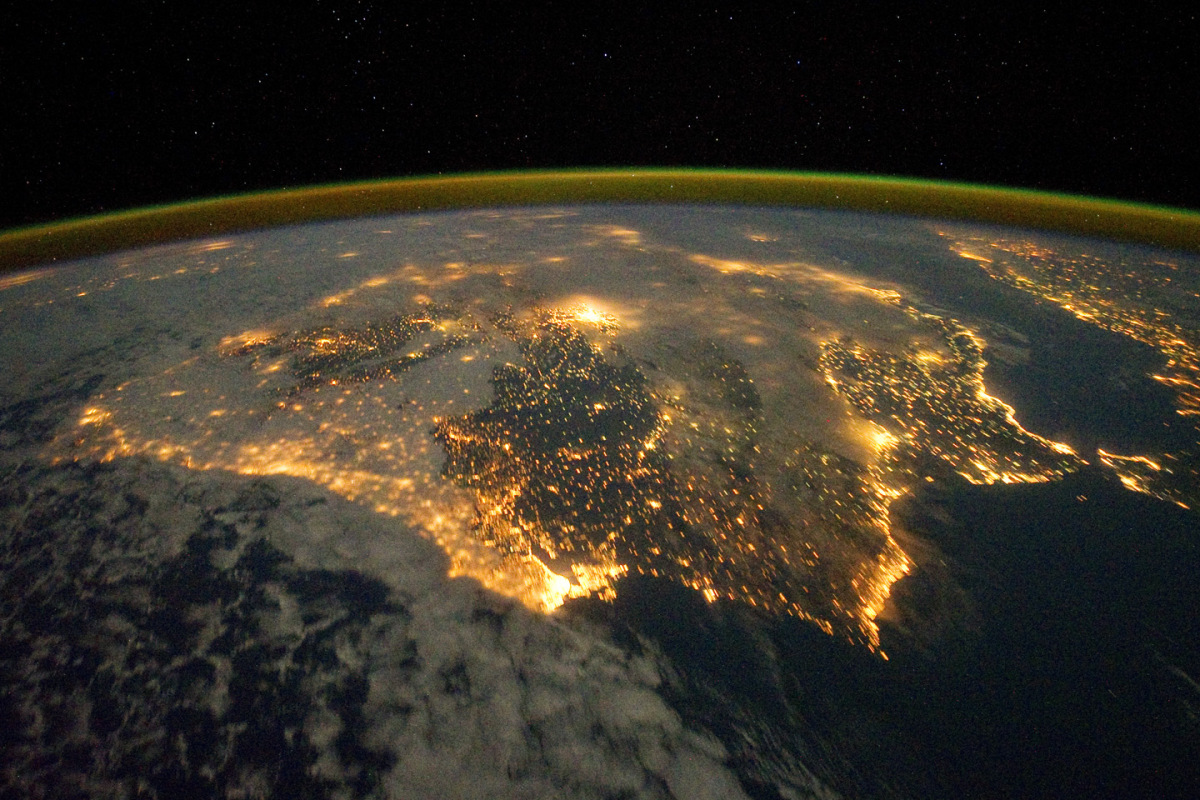 Colabore con la NASA clasificando fotografías nocturnas de la Tierra