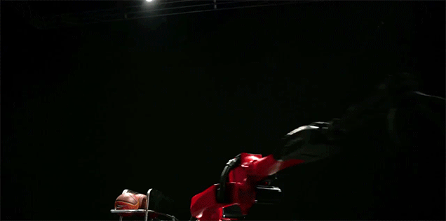 Robot basquetbolista capaz de acertar todos los tiros libres