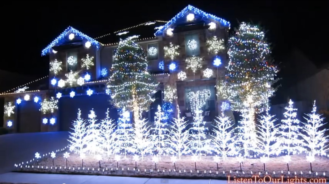 Show de luces navideñas que ilumina al ritmo de Frozen