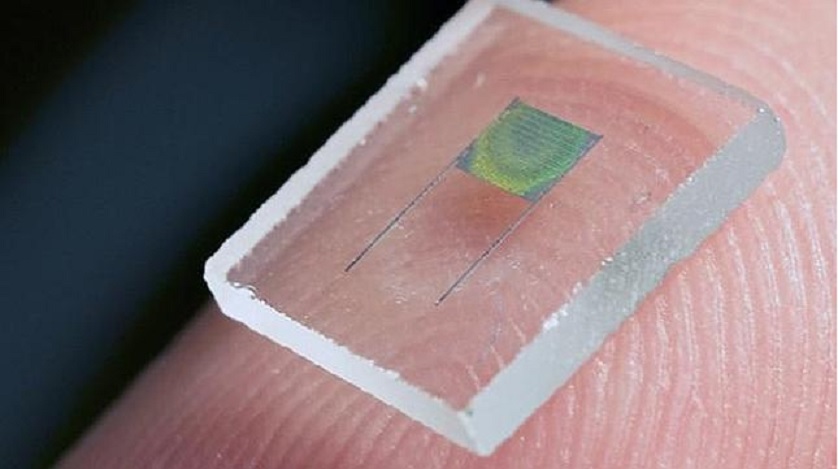 Fabrican minúscula batería capaz de introducirse en un microchip