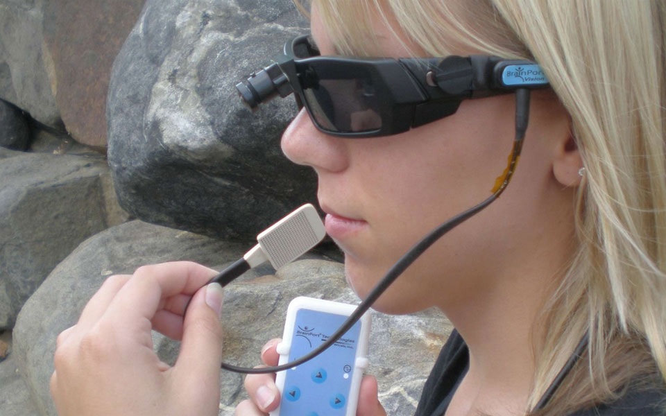 Dispositivo que ayuda a personas ciegas a 