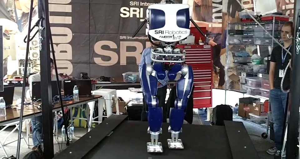Este robot ultra eficiente camina ya casi como las personas