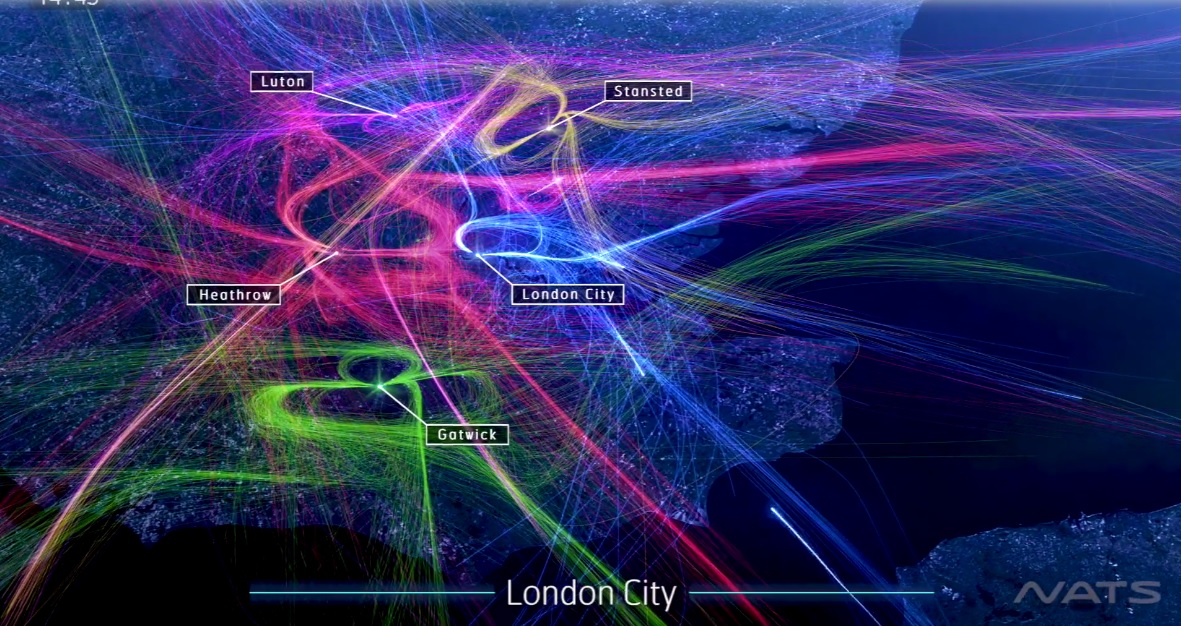 Vea el colorido caos de miles de vuelos sobre Londres