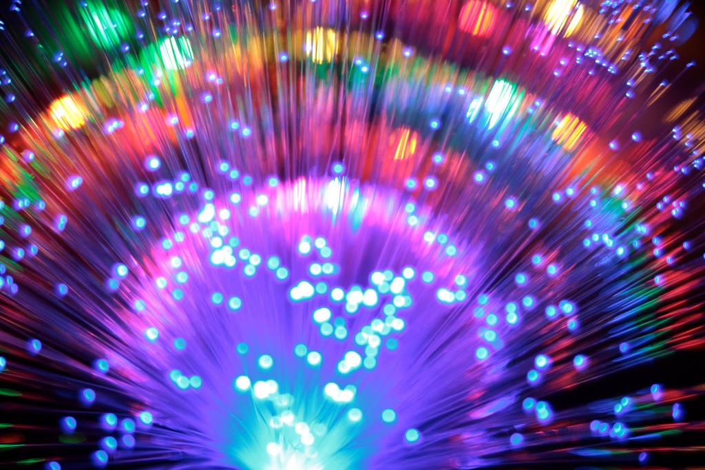 Investigadores han roto los límites en capacidad de las redes de fibra óptica