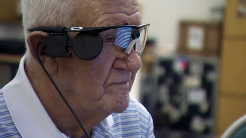 Ojo biónico restaura parte de la visión a persona de 80 años