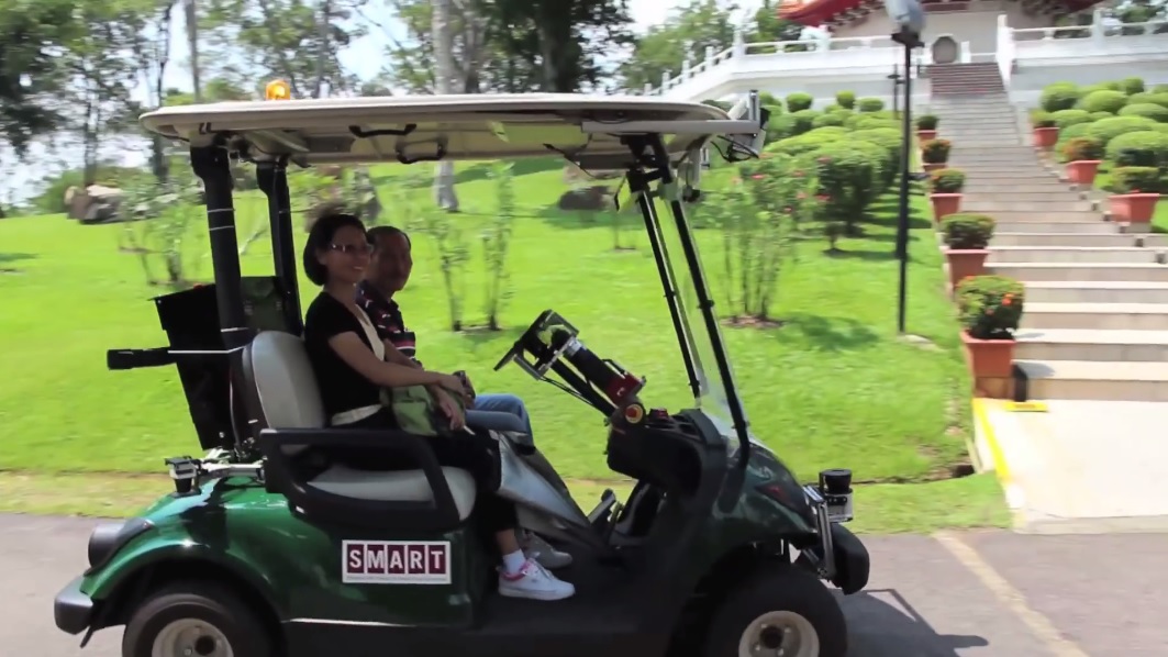 Carritos de golf sin conductor son puestos a prueba en Singapur