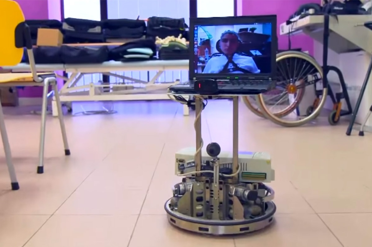 Robots de telepresencia controlados mentalmente por personas con discapacidades motoras