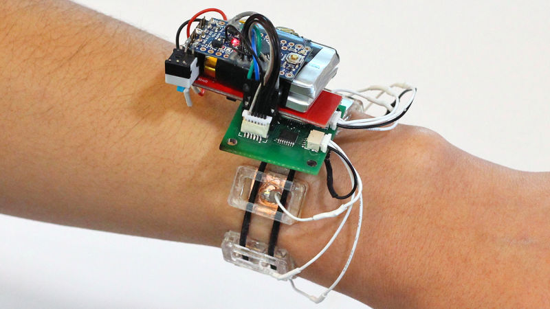 Reloj inteligente que detecta gestos analizando los músculos al interior de su brazo