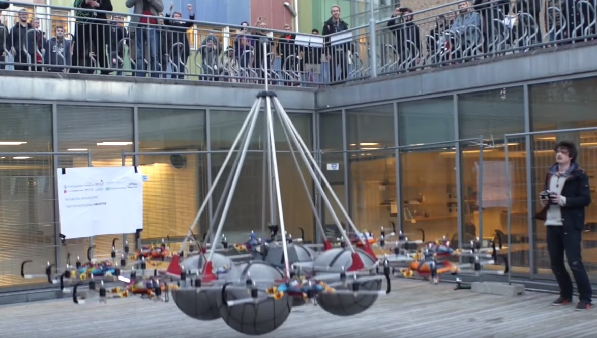 Dron rompe récord mundial en levantamiento de carga útil