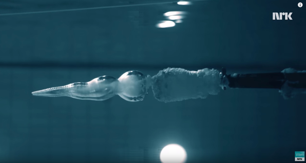 Físico se dispara bajo el agua para probar una teoría