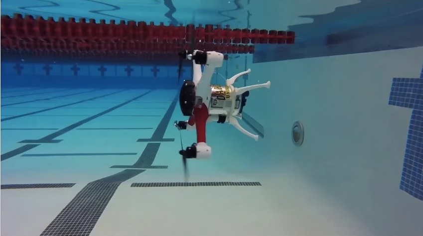 Su próximo dron deber ser capaz de volar, flotar y también sumergirse en agua
