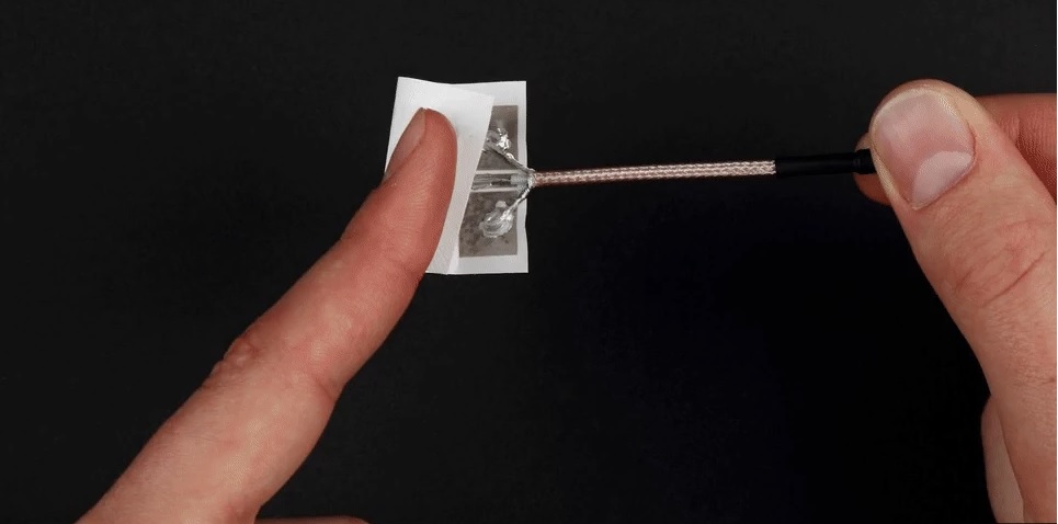 Película de cerámica flexible promete electrónica que se doble como el papel
