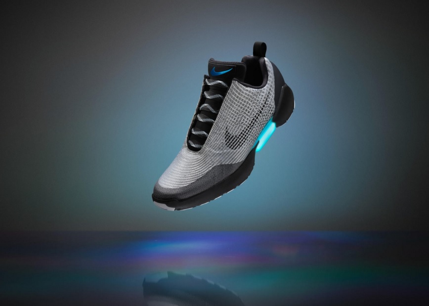 Las nuevas y futuristas zapatillas de Nike se atan solas