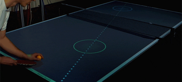 Mesa de ping-pong inteligente que le enseña a jugar como un profesional