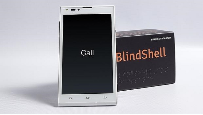 Primer smartphone para ciegos con pantalla táctil
