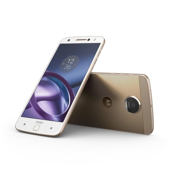 Nuevo smartphone Moto Z con accesorios que se acoplan magnéticamente