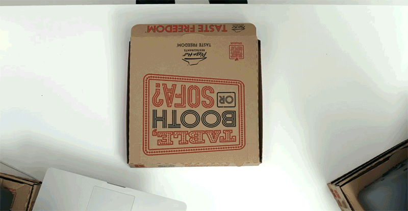 Cajas de pizza que se convierten en consolas de DJ