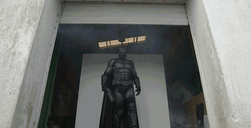 Este traje de Batman con 23 gadgets funcionales es un récord mundial Guinness