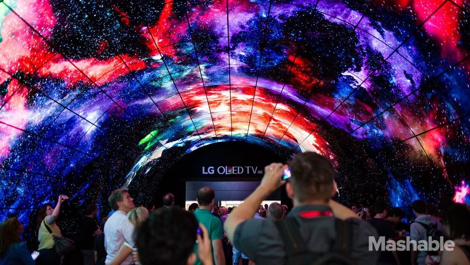 LG construyó un enorme túnel con televisores OLED