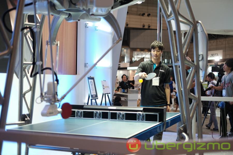 El robot de ping-pong de Omron está de vuelta y está mejor que nunca