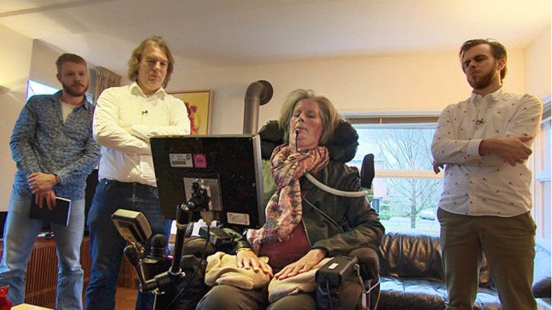 Implante cerebral permite a mujer paralítica escribir mensajes con su mente