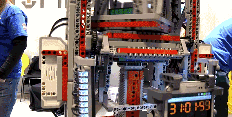 Mecanismo hecho de Lego resuelve cubo de Rubik de 9x9x9