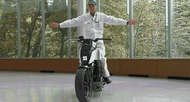 Nueva motocicleta experimental de Honda puede equilibrarse por sí misma