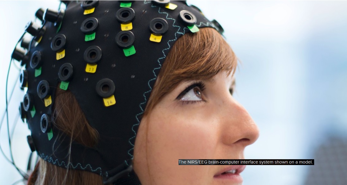 Utilizan interfaz cerebro-computadora para lograr que pacientes neurológicamente 