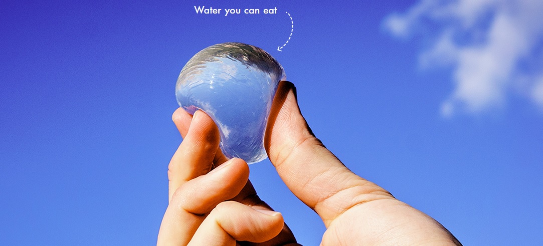 Una botella de agua redonda, comestible y open source que puede hacer en su propia casa