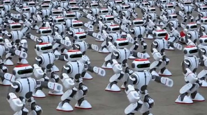 Logran récord mundial de mayor número de robots bailando