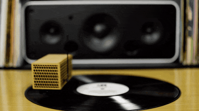Este pedazo de madera puede reproducir discos sin necesidad de un equipo de sonido