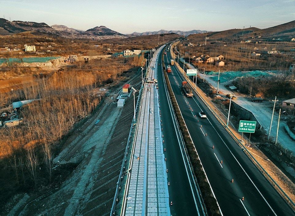 China tiene lista su primera carretera solar de 