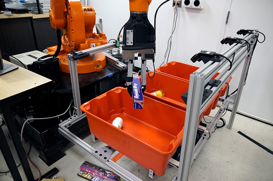 Crean robots que recogen y clasifican objetos