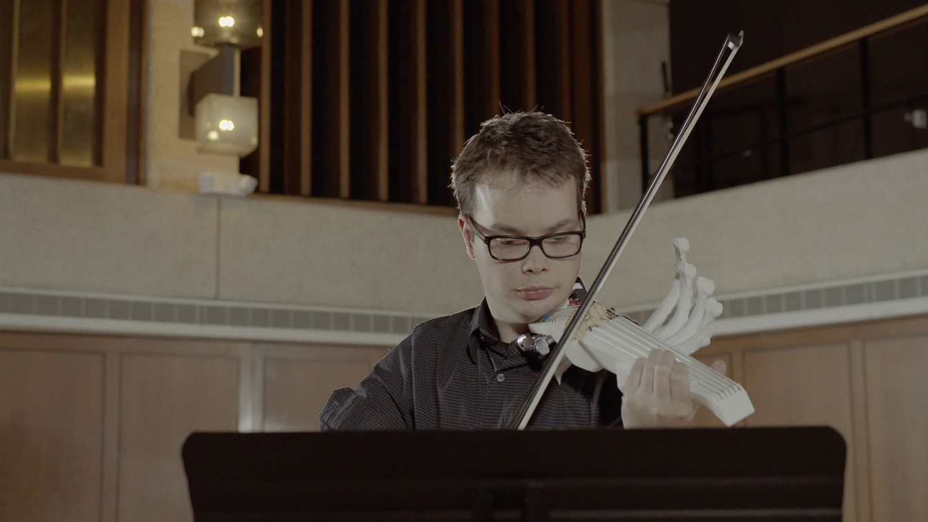 Conozca un violín de seis cuerdas impreso en 3D