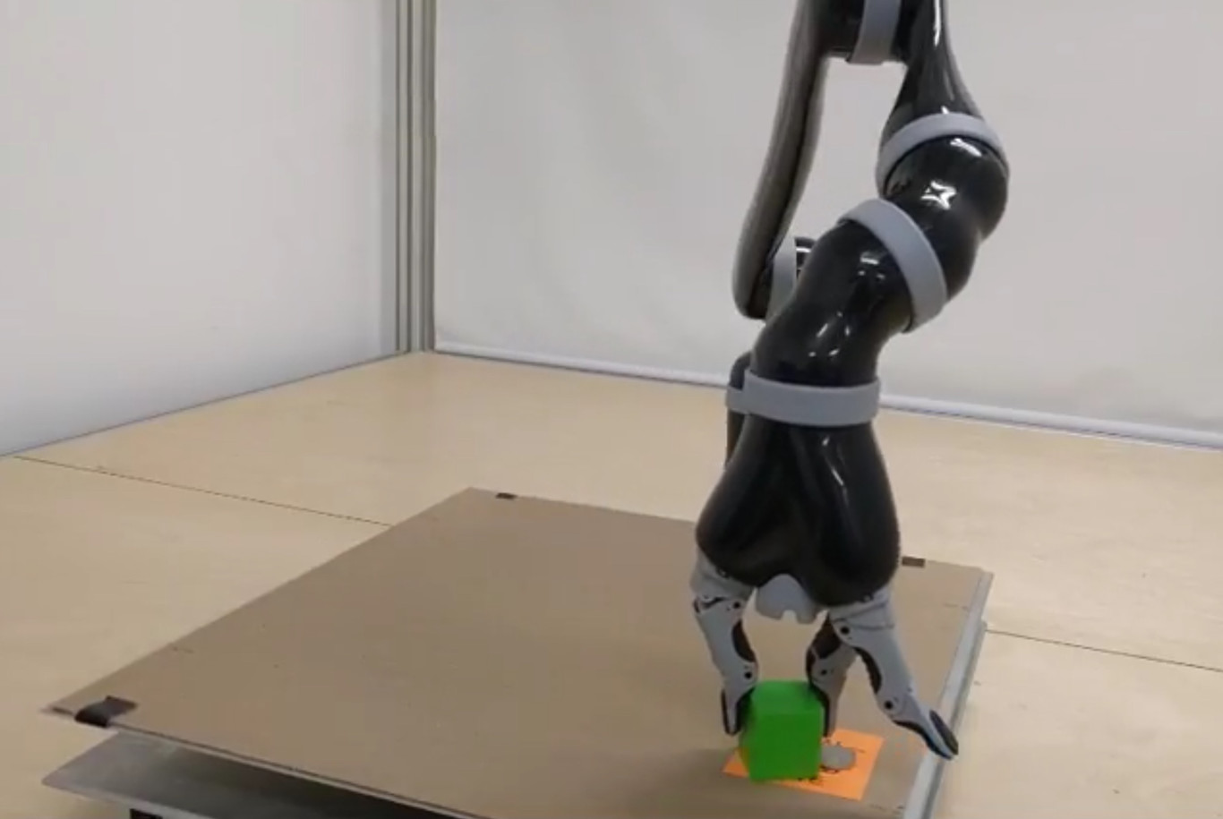 Este robot de DeepMind sólo ha recibido una tarea, ha aprendido por sí mismo a moverse y completarla