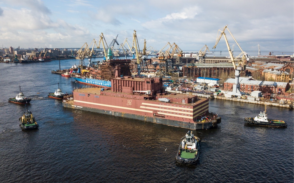 Rusia lanza una planta de energía nuclear flotante en el Mar Báltico