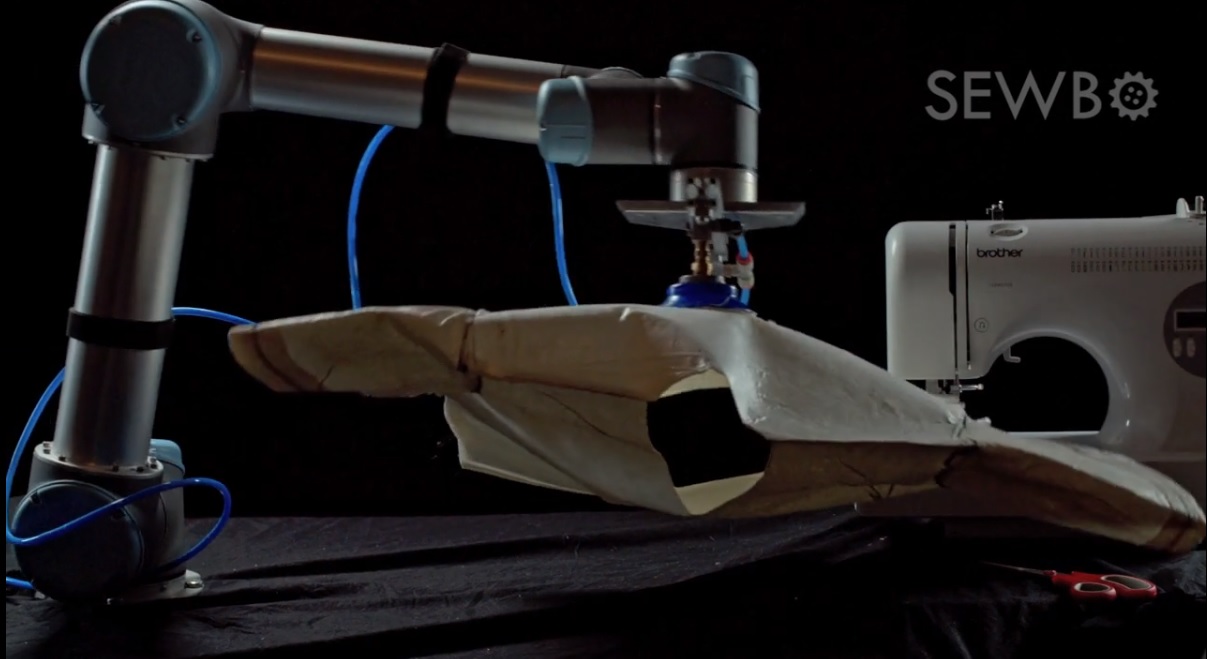Este robot puede coser una camiseta entera sin ayuda humana