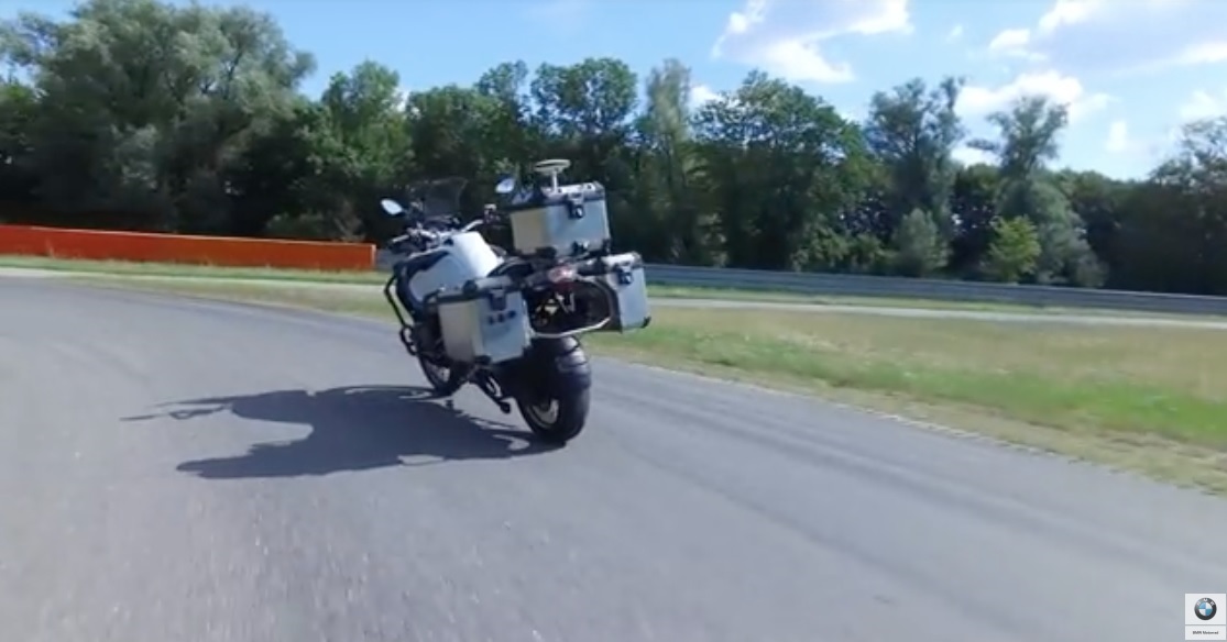 BMW crea una motocicleta autoguiada para ayudar a desarrollar tecnología de seguridad