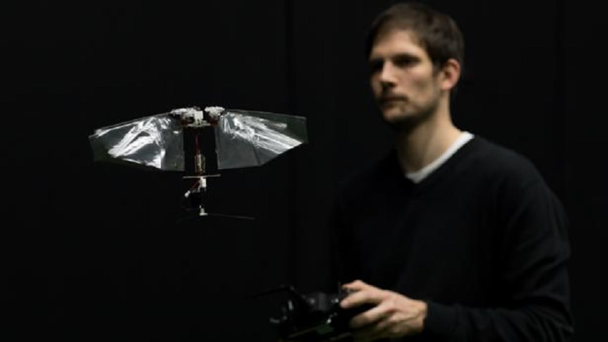Crean un impresionante robot volador que maniobra como una mosca