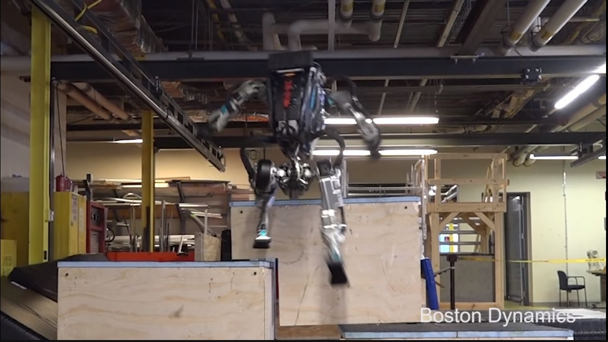 Robot humanoide ahora capaz de hacer parkour