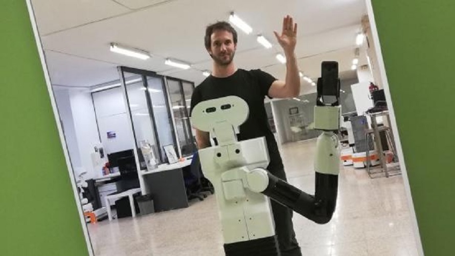 EL ROBOT QUE IMITA AL CEREBRO HUMANO PARA RECONOCERSE EN EL ESPEJO