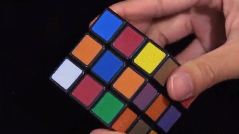 Crean cubo de Rubik que cambia de color a medida que lo mueve