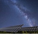 Crean un panel solar capaz de generar energía durante la noche