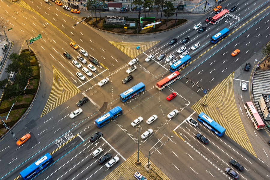 Inteligencia artificial para que los vehículos autónomos eviten semáforos en rojo